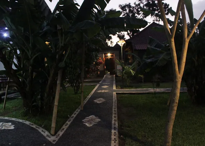 ホリデーパーク Kubu Padi Wooden House