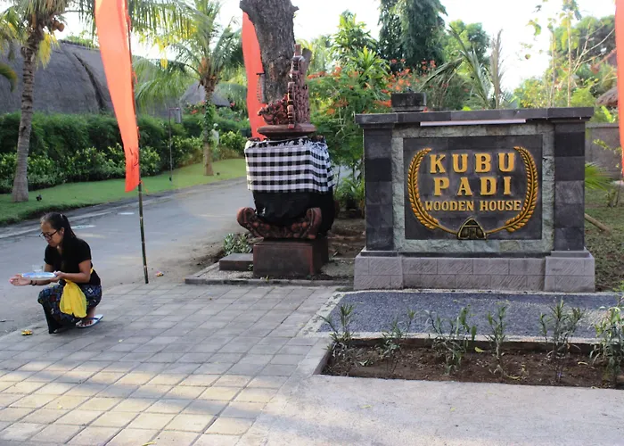 Kubu Padi Wooden House ホリデーパーク 2*