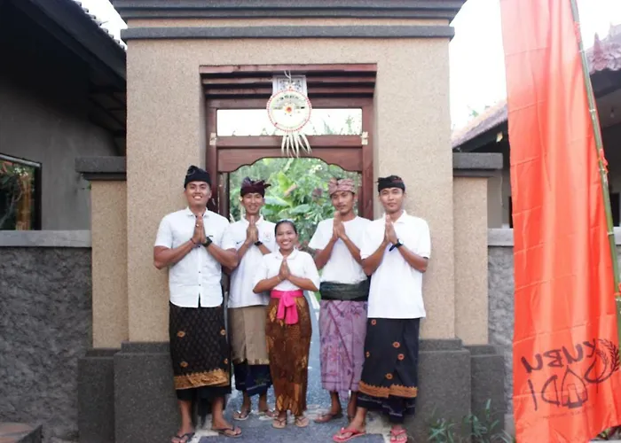 Kubu Padi Wooden House ホリデーパーク ペムテラン