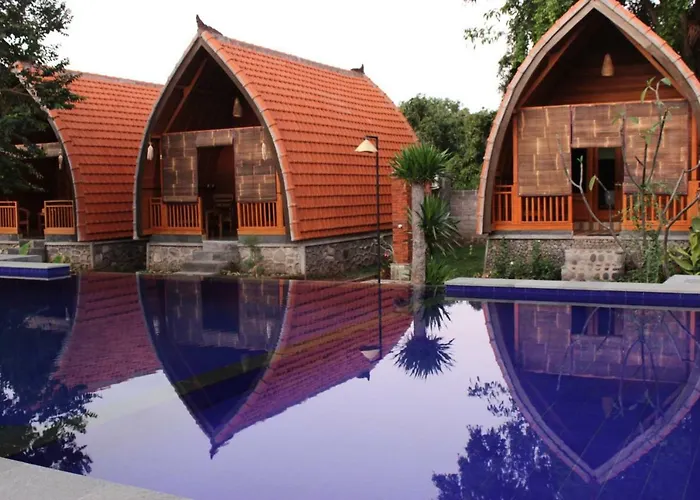 ホリデーパーク Kubu Padi Wooden House 2*