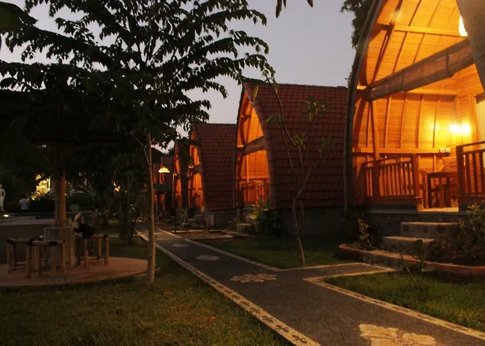 ホリデーパーク Kubu Padi Wooden House 2*